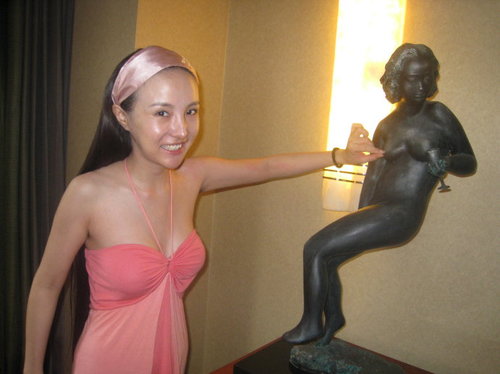 Model Gan Lulu strips naked again